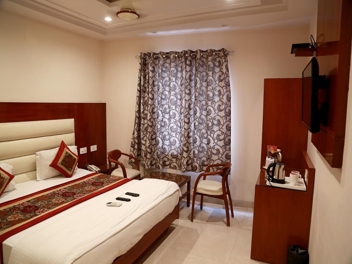 Hotel Sapphire New Delhi Extérieur photo